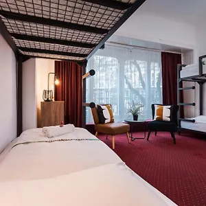 玛维里克旅馆及套房 旅馆